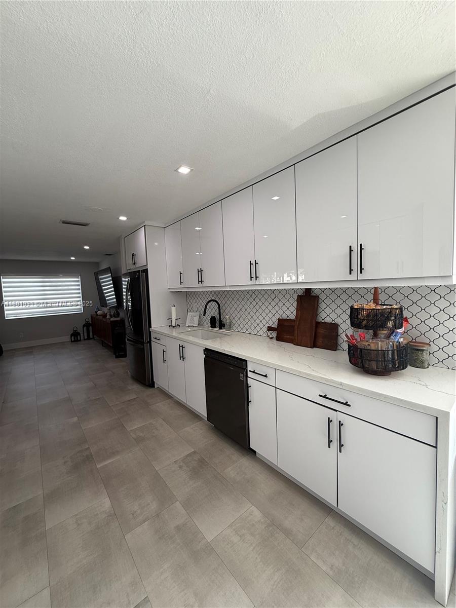 MIAMI LAKES SEC 4 - Residential