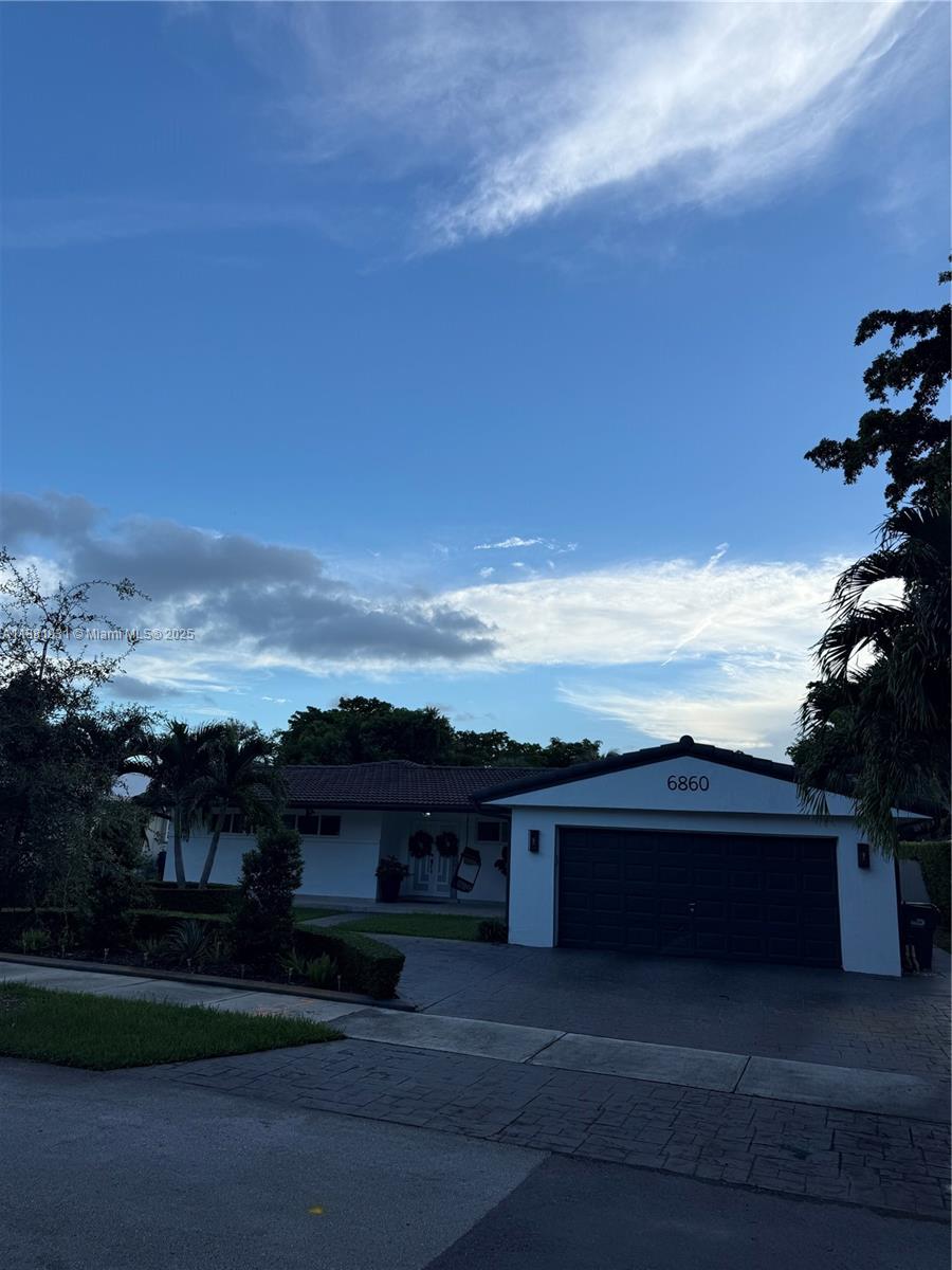 MIAMI LAKES SEC 4 - Residential