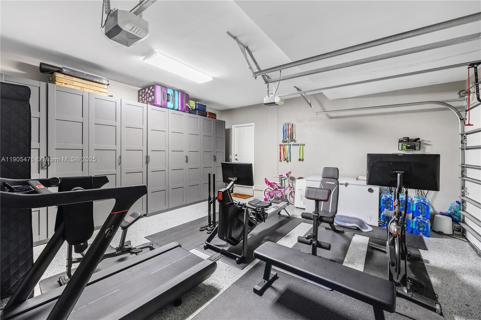 VINTAGE ESTATES - Residential