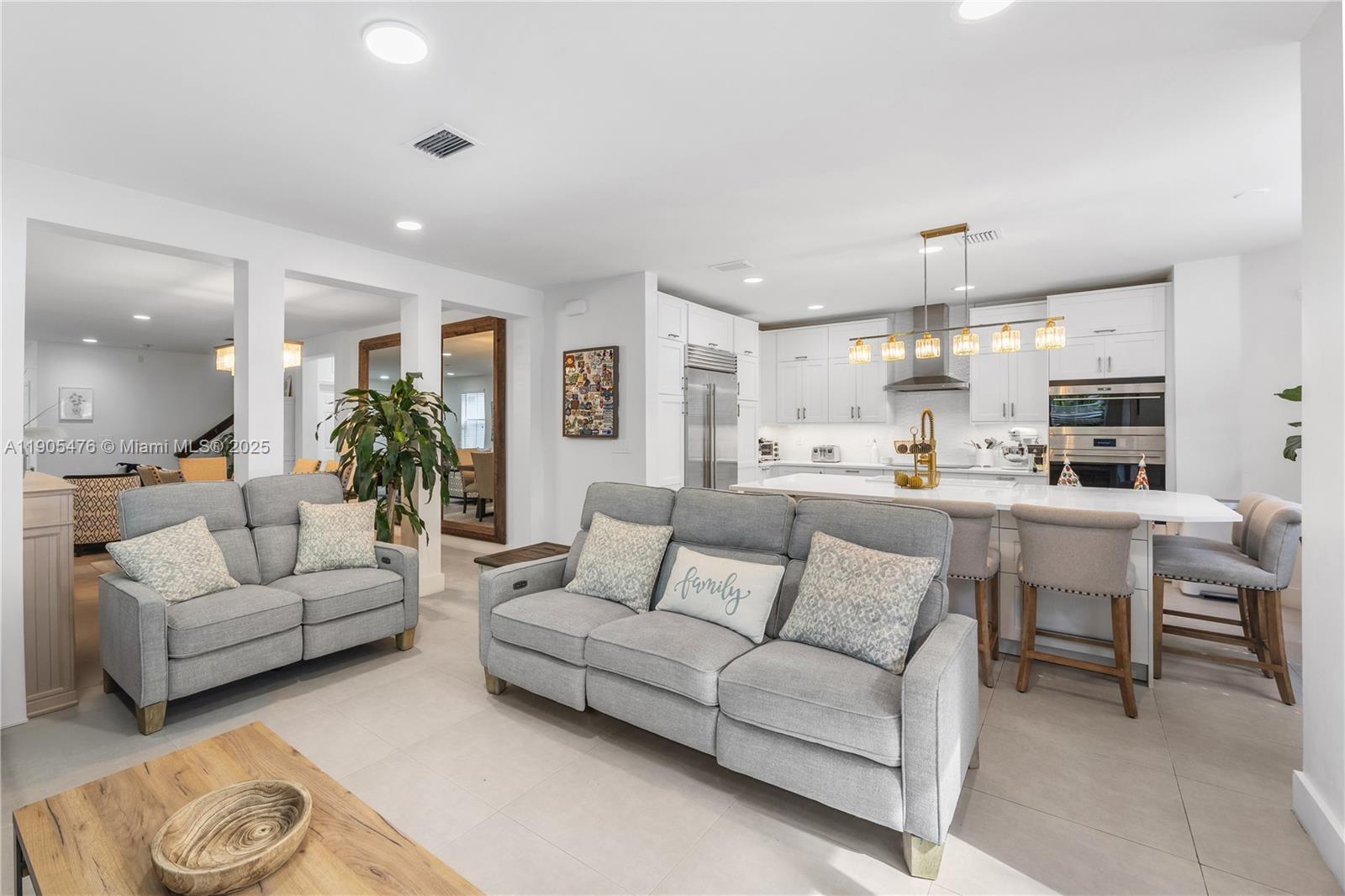 VINTAGE ESTATES - Residential