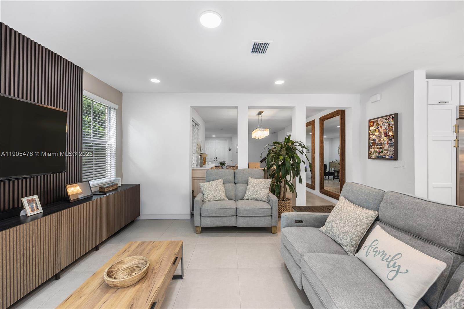 VINTAGE ESTATES - Residential