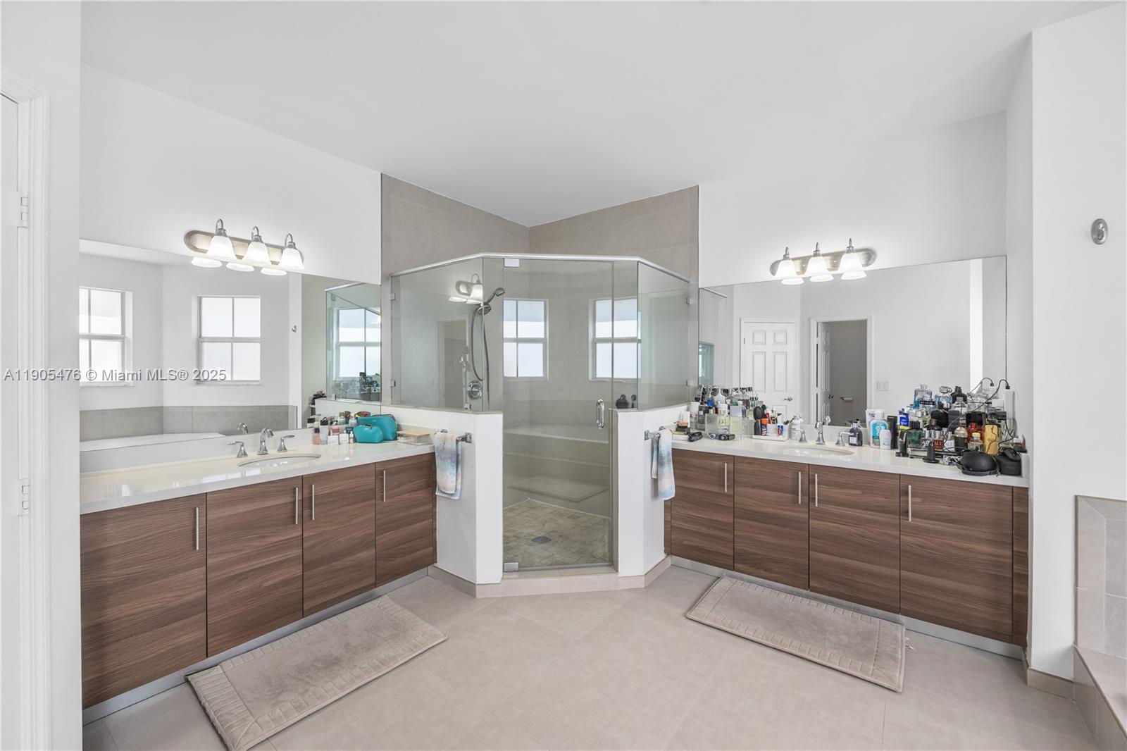 VINTAGE ESTATES - Residential