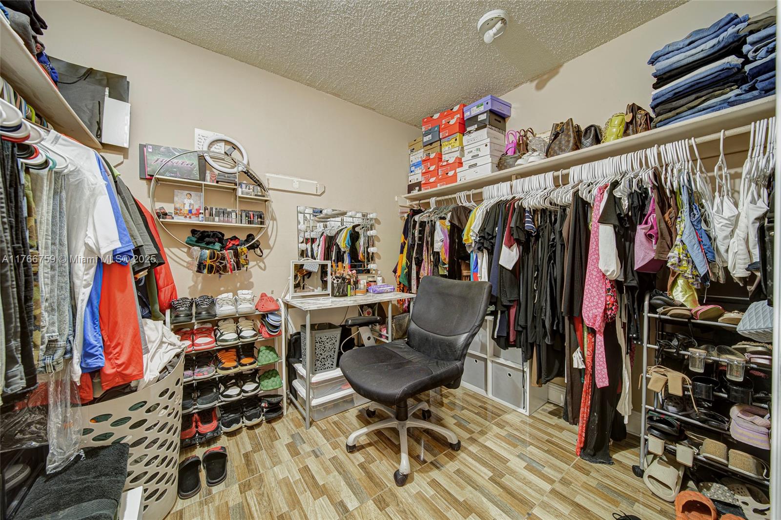 MONTECARLO CONDO - Residential