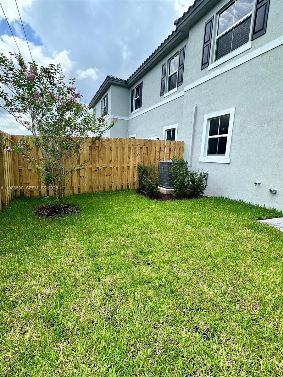 WYNDHAM LAKES PLAZA - Residential