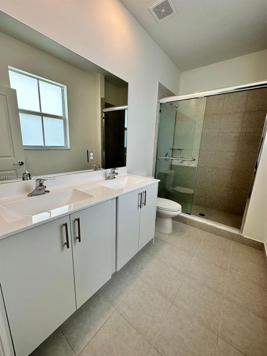 WYNDHAM LAKES PLAZA - Residential