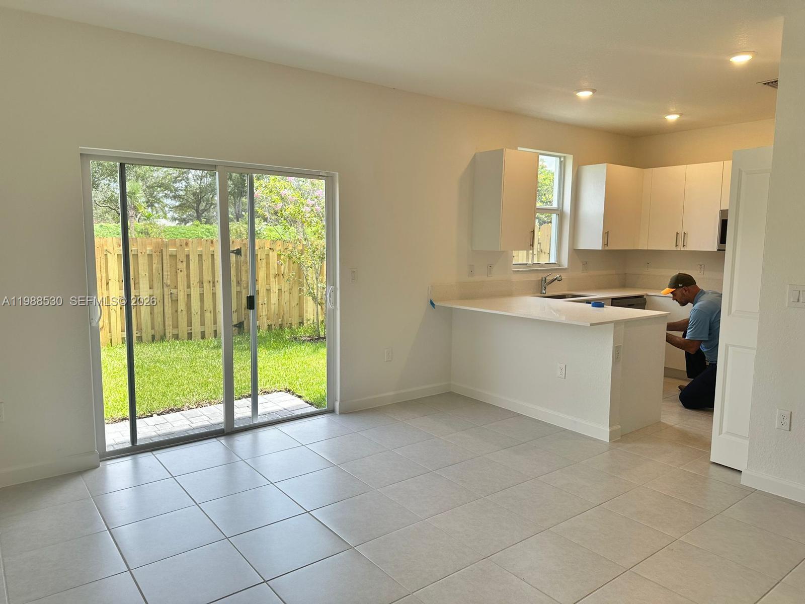 WYNDHAM LAKES PLAZA - Residential