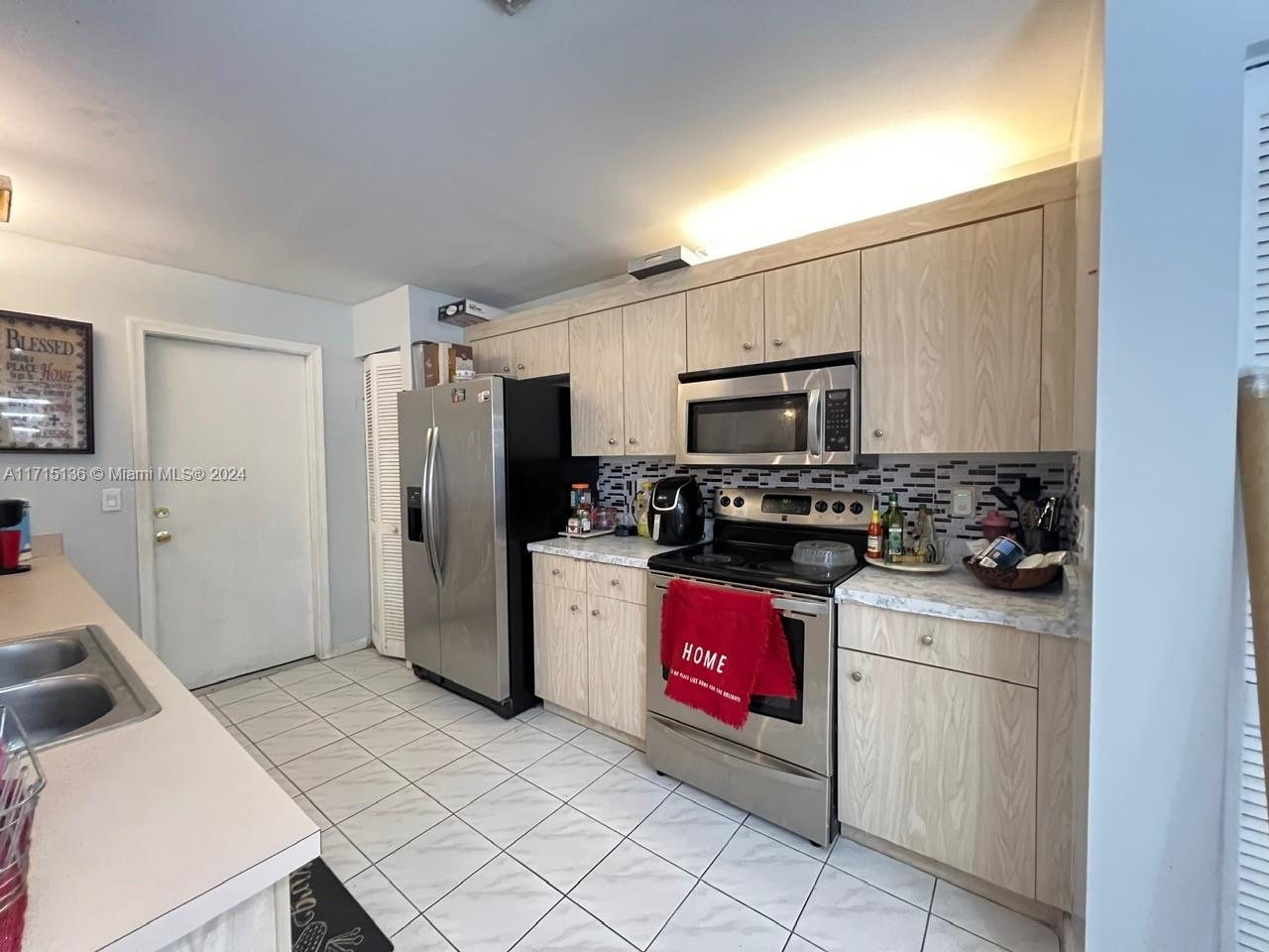 PRINCETON PLACE AT GABLES - Residential