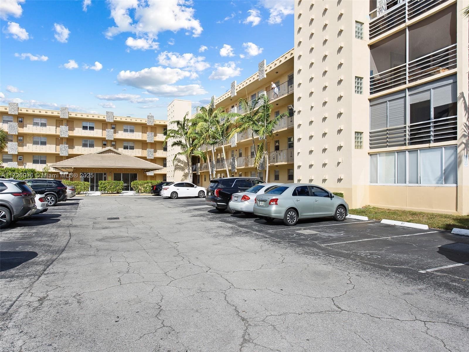 WARRENTON HOUSE CONDO - Residential