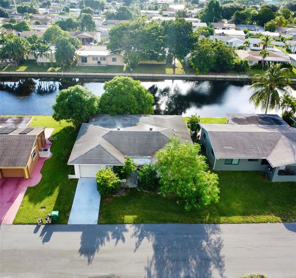 Photo of 6013 NW 68th Ave, Tamarac, FL 33321 (MLS # A11906164)