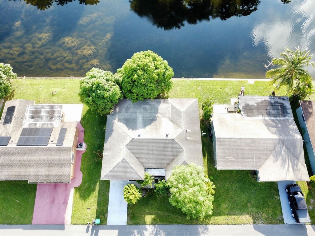 Photo of 6013 NW 68th Ave, Tamarac, FL 33321 (MLS # A11906164)