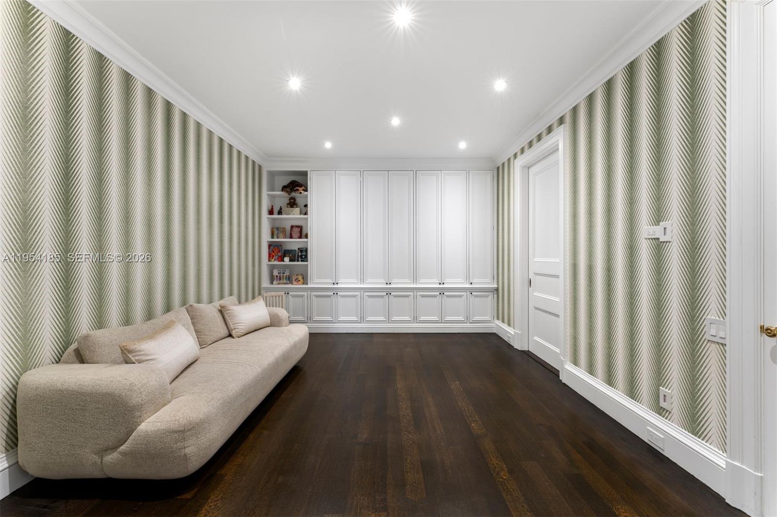 GRAND BAY RESIDENCES COND - Residential