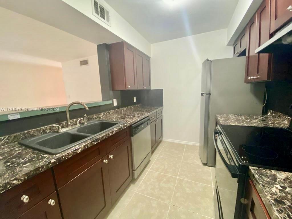 Rental Property at 2460 Nw 33rd St 1708, Oakland Park, Miami-Dade County, Florida - Bedrooms: 1 
Bathrooms: 1  - $1,799 MO.