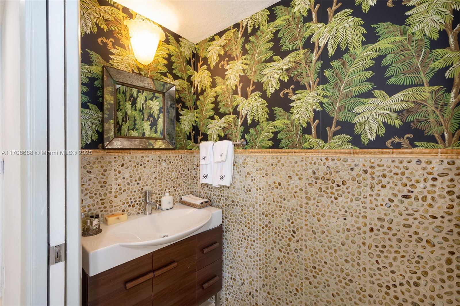 MILLENNIUM CONDO - Residential