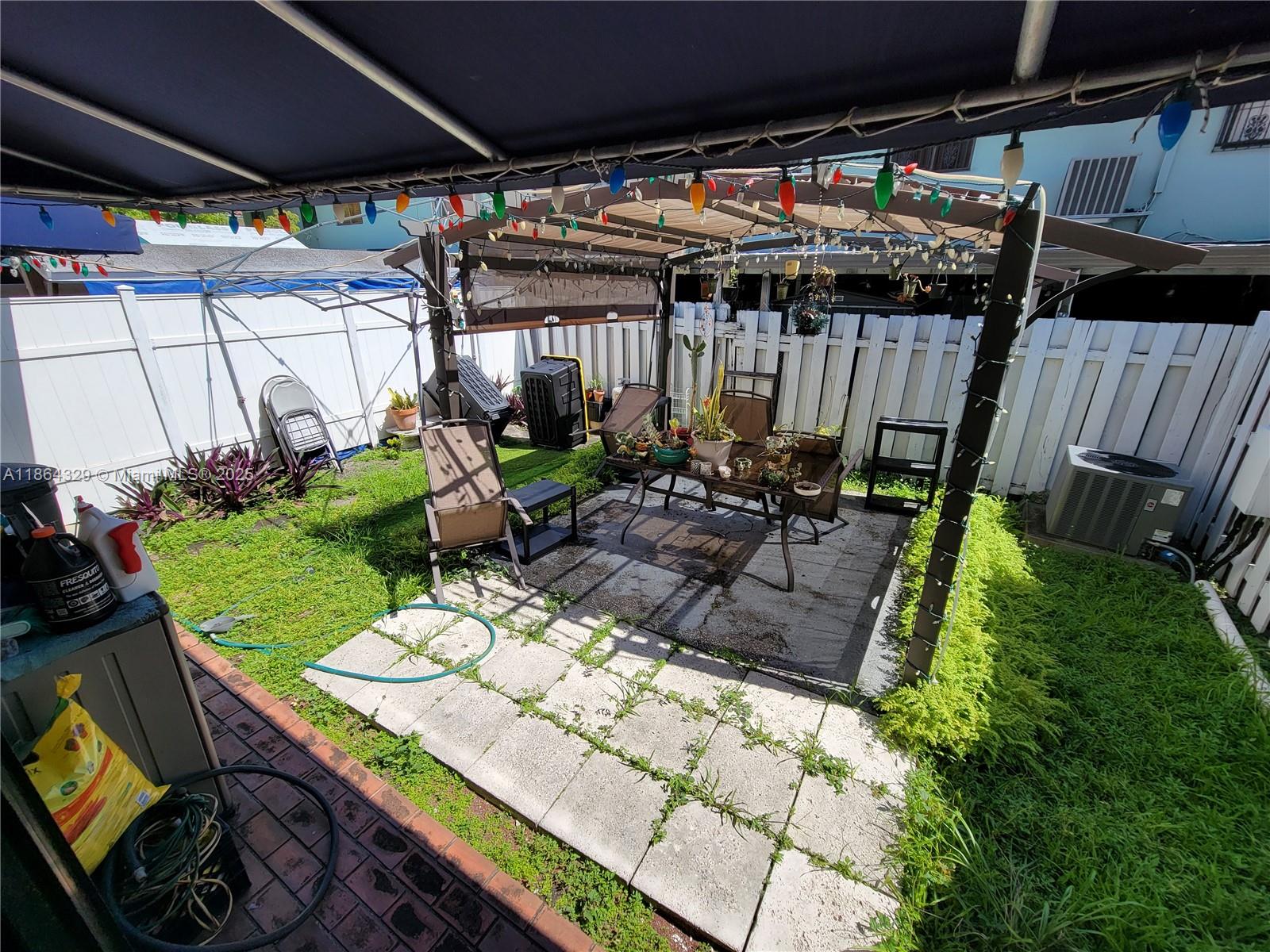 WESTLAND PARK CONDO #4 - Residential