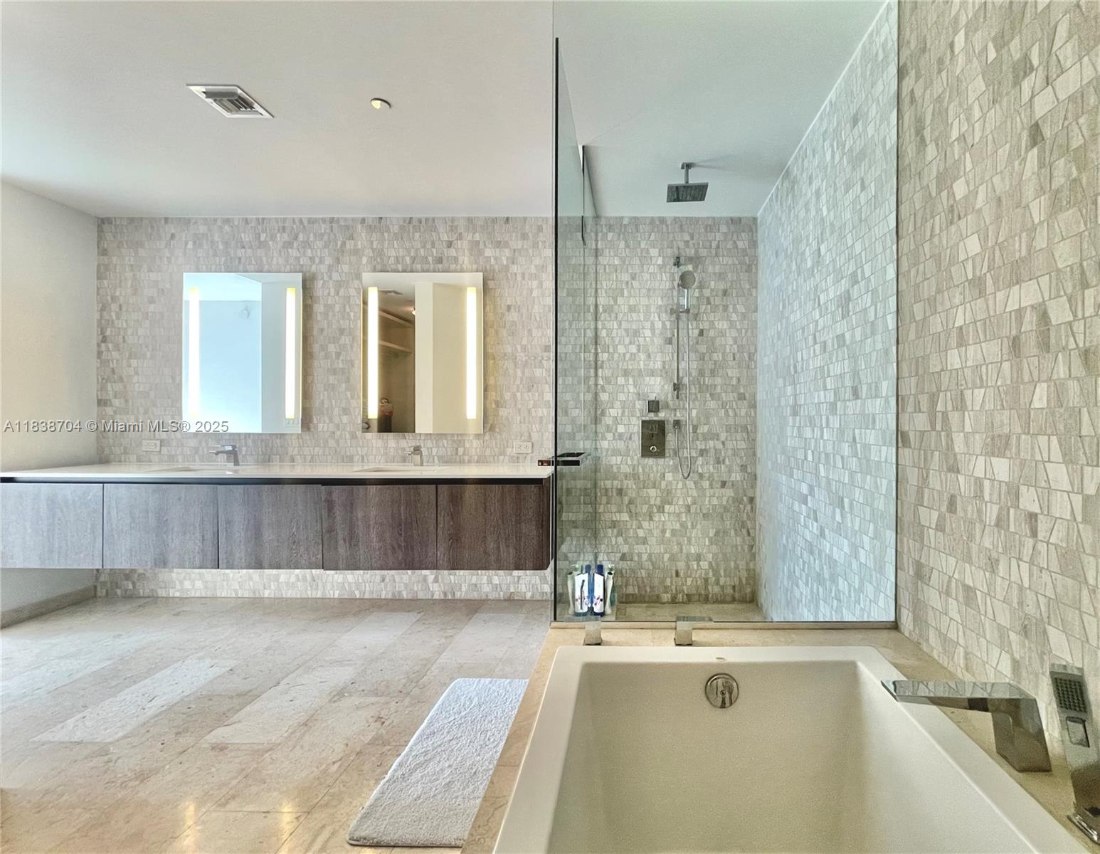 RISE CONDO - Residential