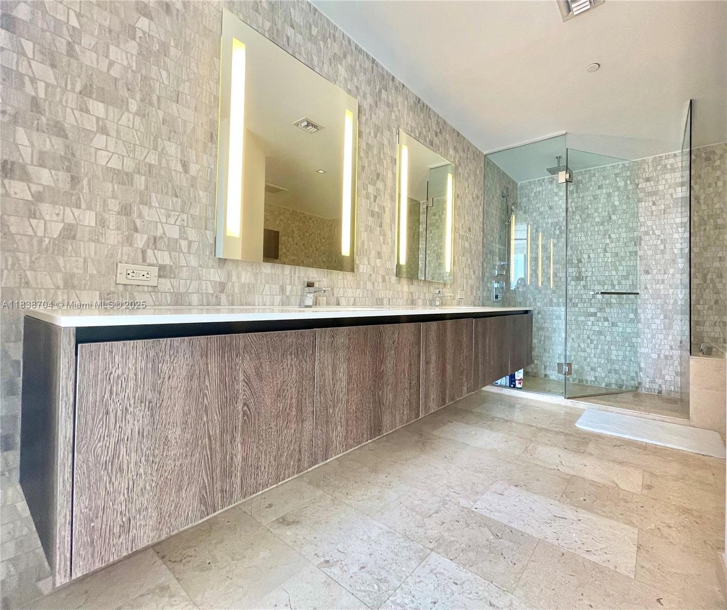 RISE CONDO - Residential