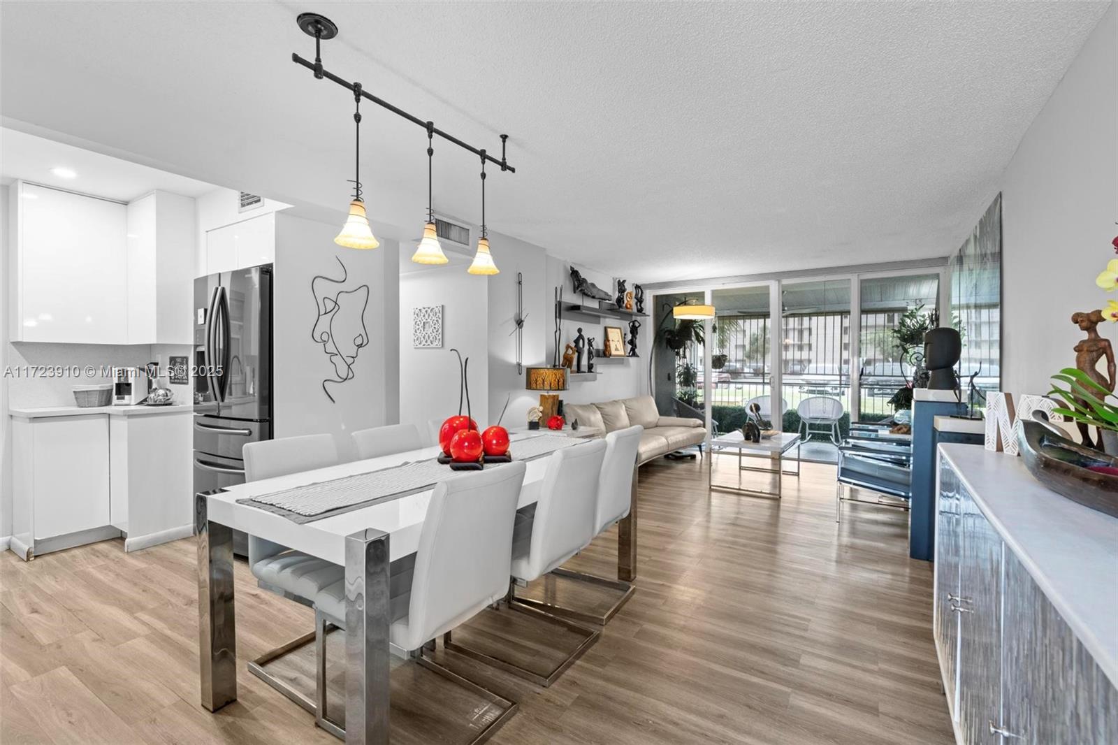 860 Nw 87th Ave 104, Miami, Broward County, Florida - 2 Bedrooms  
1 Bathrooms - 