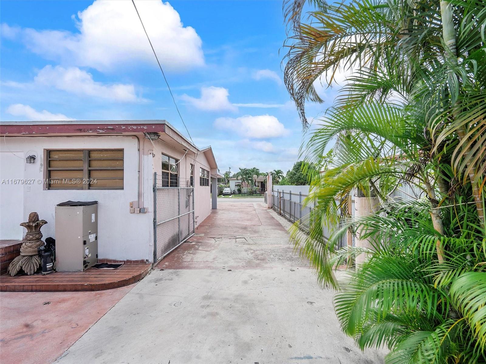 PALM AVE LAWNS REV PL - Residential