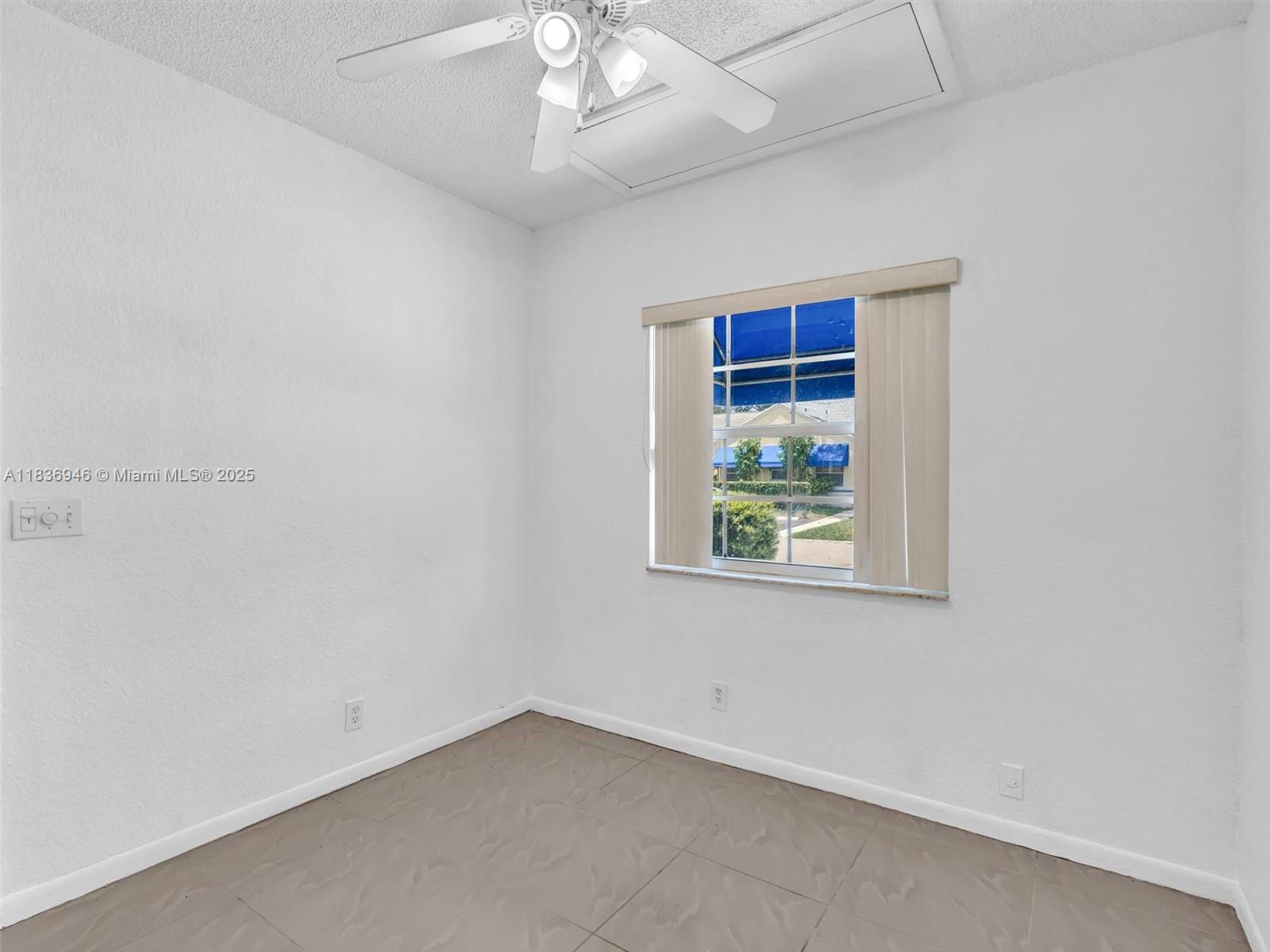 OAK LAKES - Residential