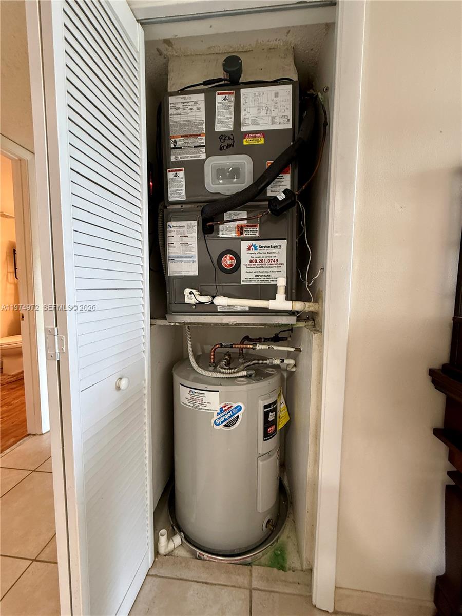 RACQUET CLUB APTS AT BONA - Residential