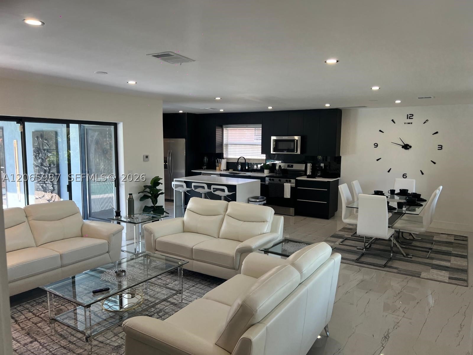 1112 N 13th Ave