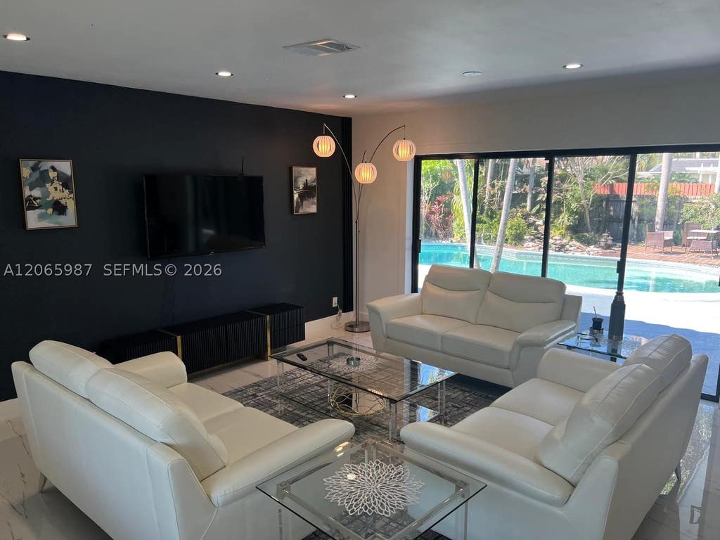 Photo of 1112 N 13th Ave, Hollywood, FL 33019 (MLS # A12065987)