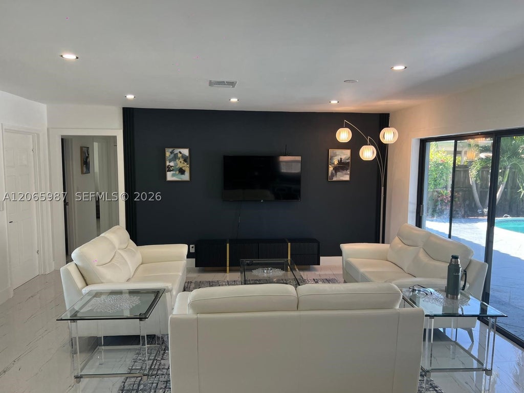 Photo of 1112 N 13th Ave, Hollywood, FL 33019 (MLS # A12065987)
