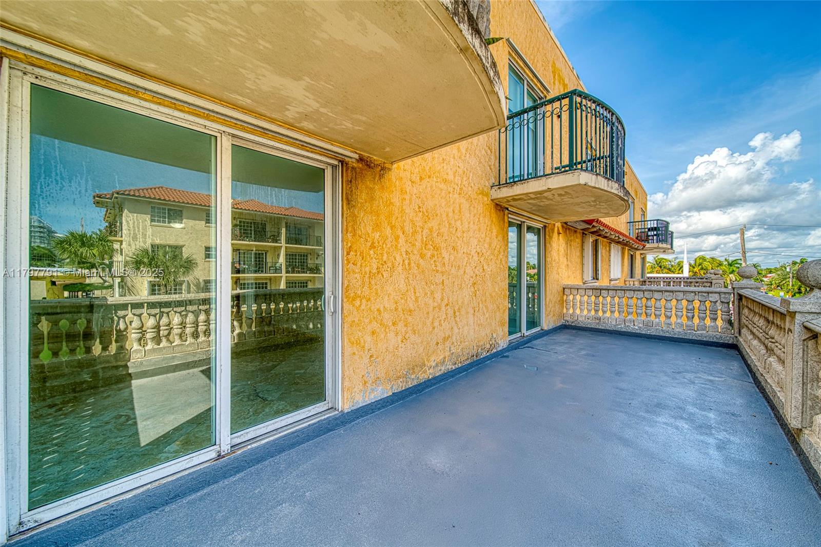 SURFSIDE PALMS CONDO - Residential