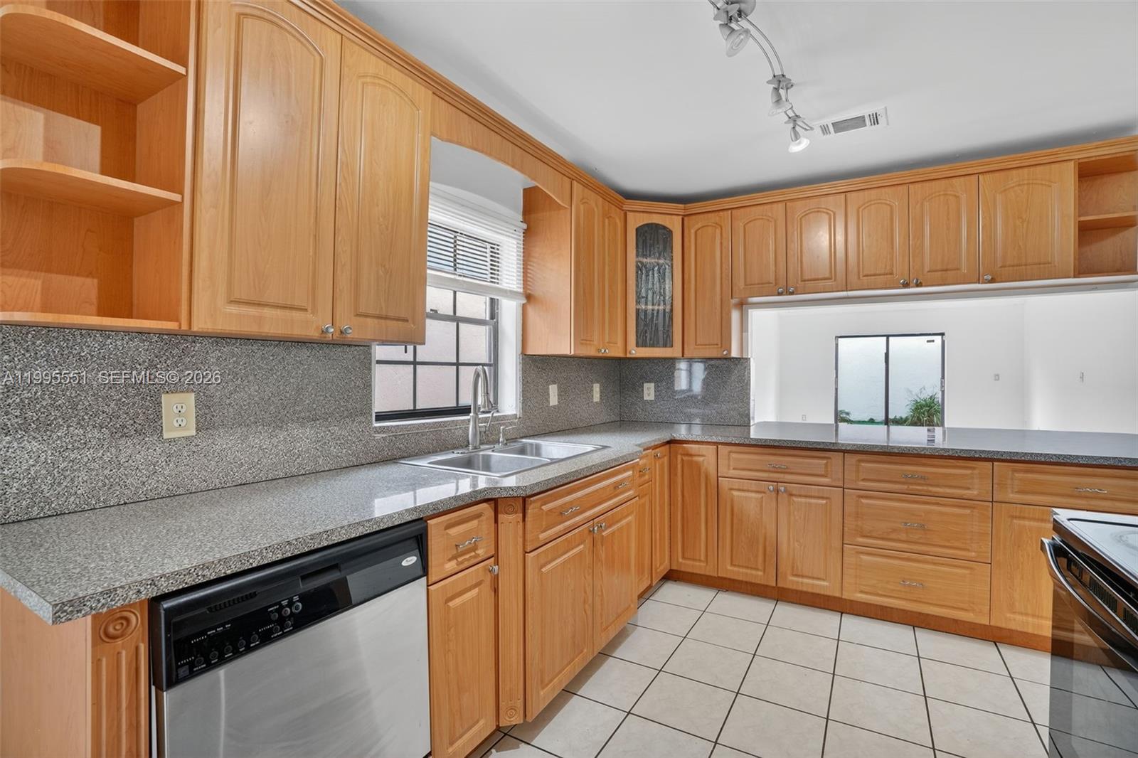 SUNFISH AT THE HAMMOCKS - Residential Lease