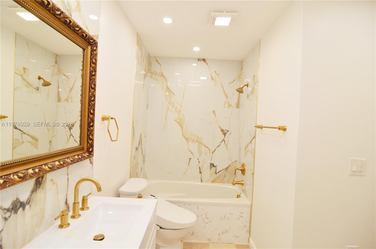 LIMETREE CONDO - Residential