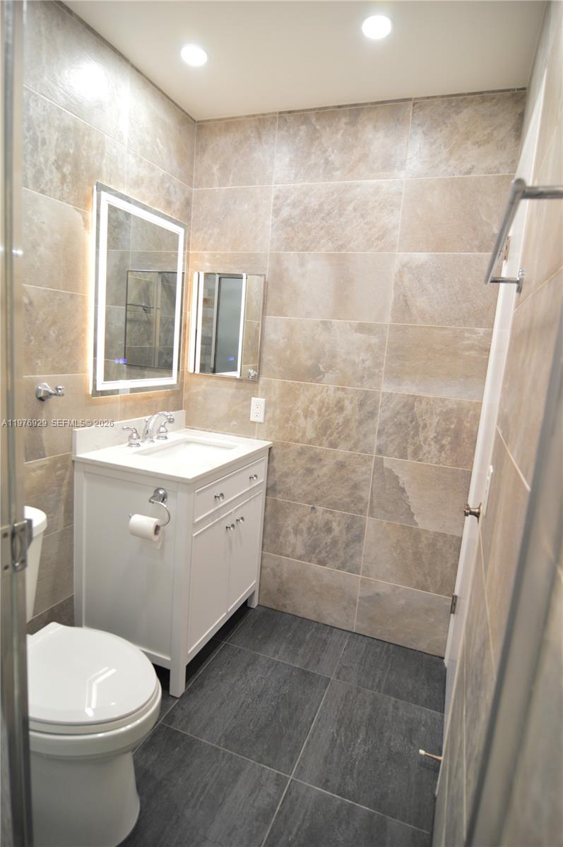 LIMETREE CONDO - Residential