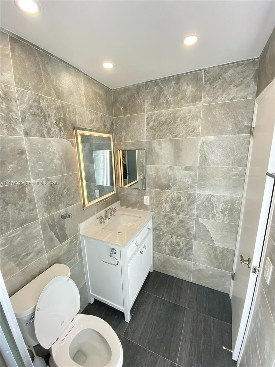 LIMETREE CONDO - Residential