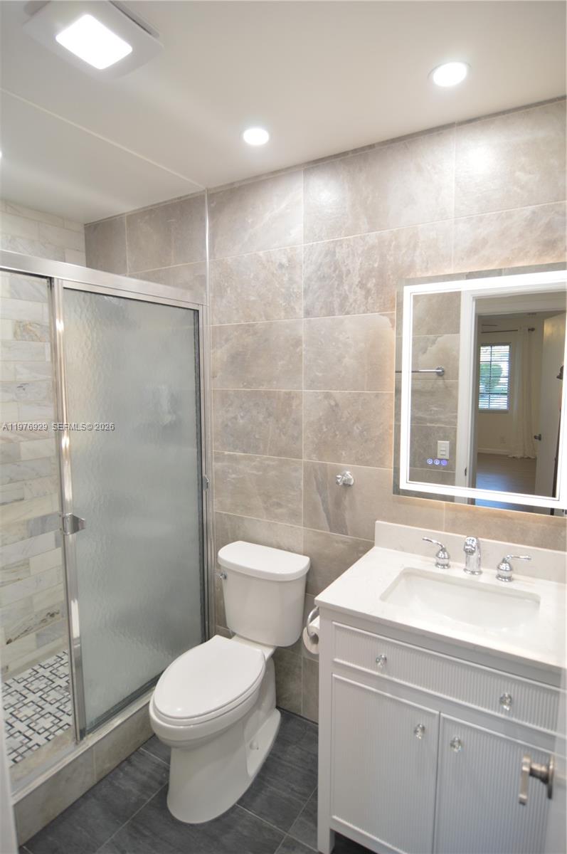 LIMETREE CONDO - Residential