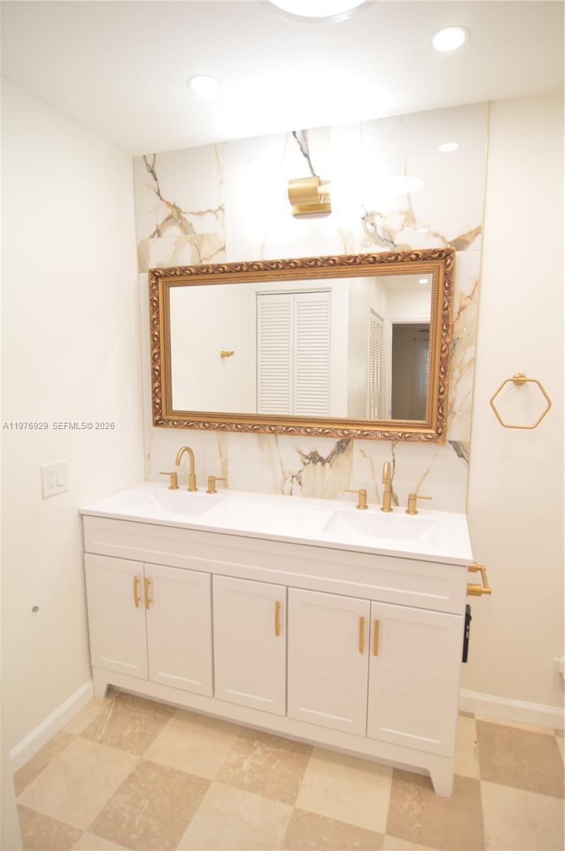 LIMETREE CONDO - Residential