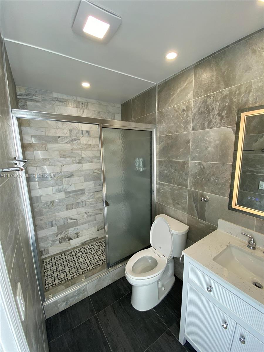 LIMETREE CONDO - Residential