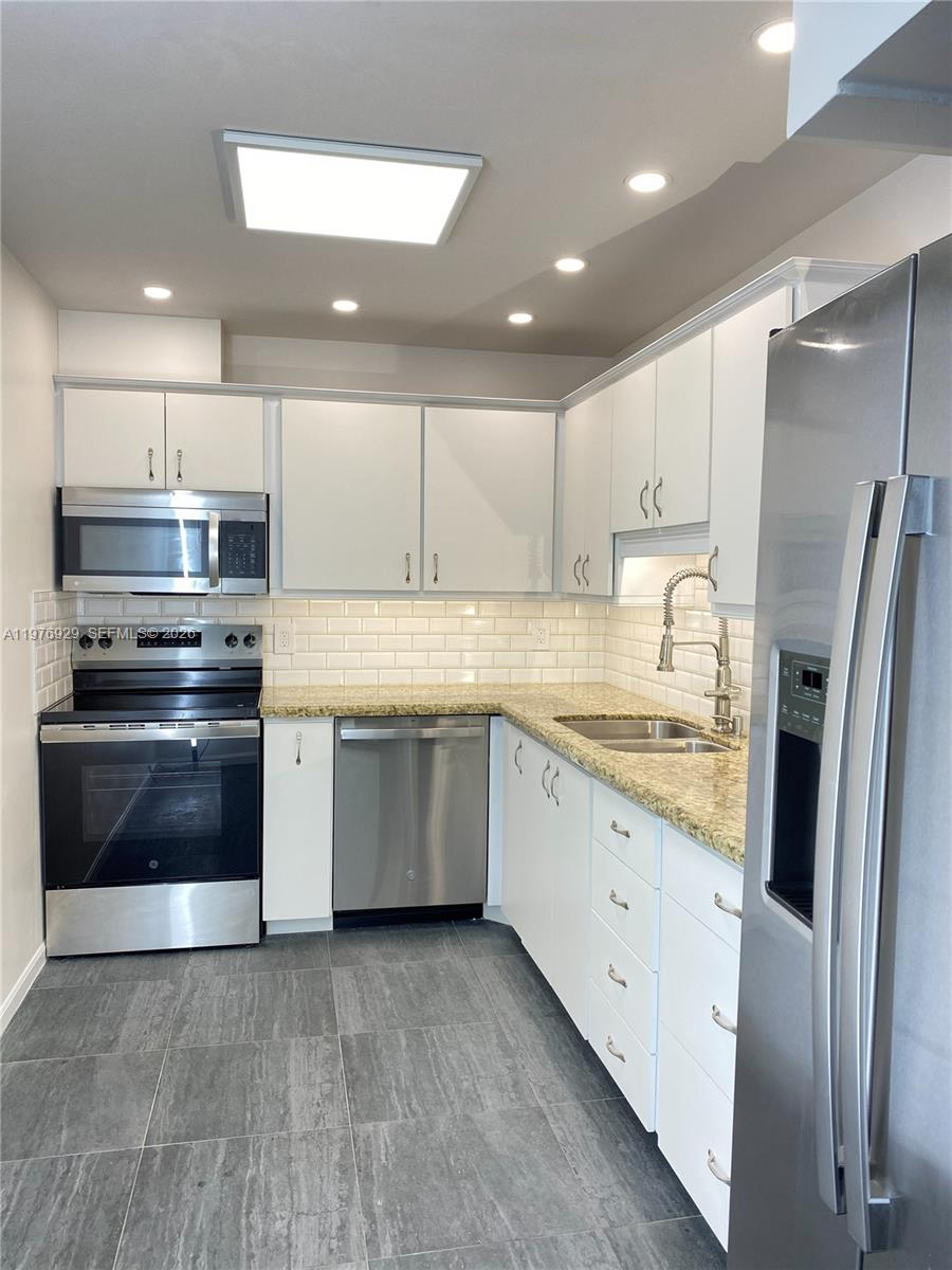 LIMETREE CONDO - Residential