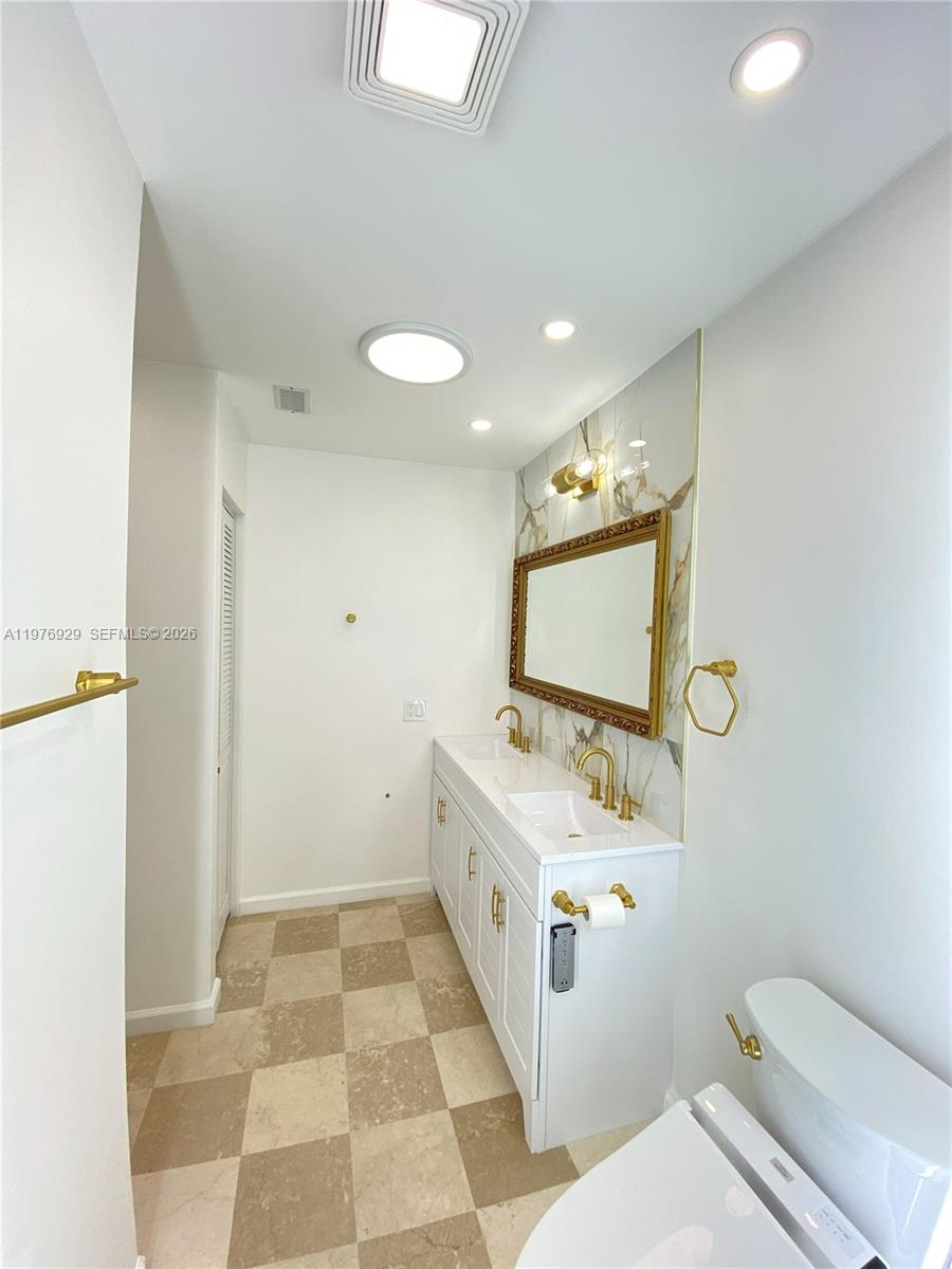 LIMETREE CONDO - Residential