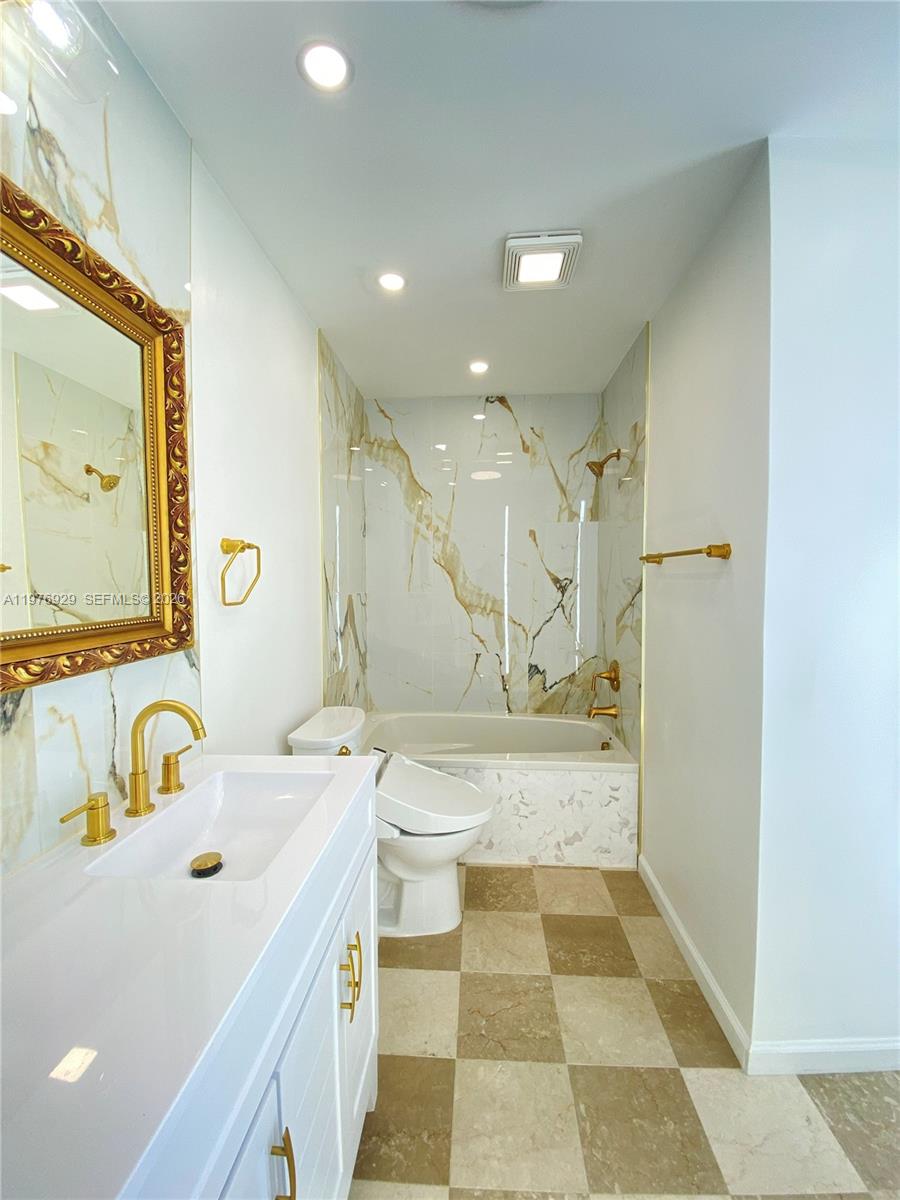 LIMETREE CONDO - Residential