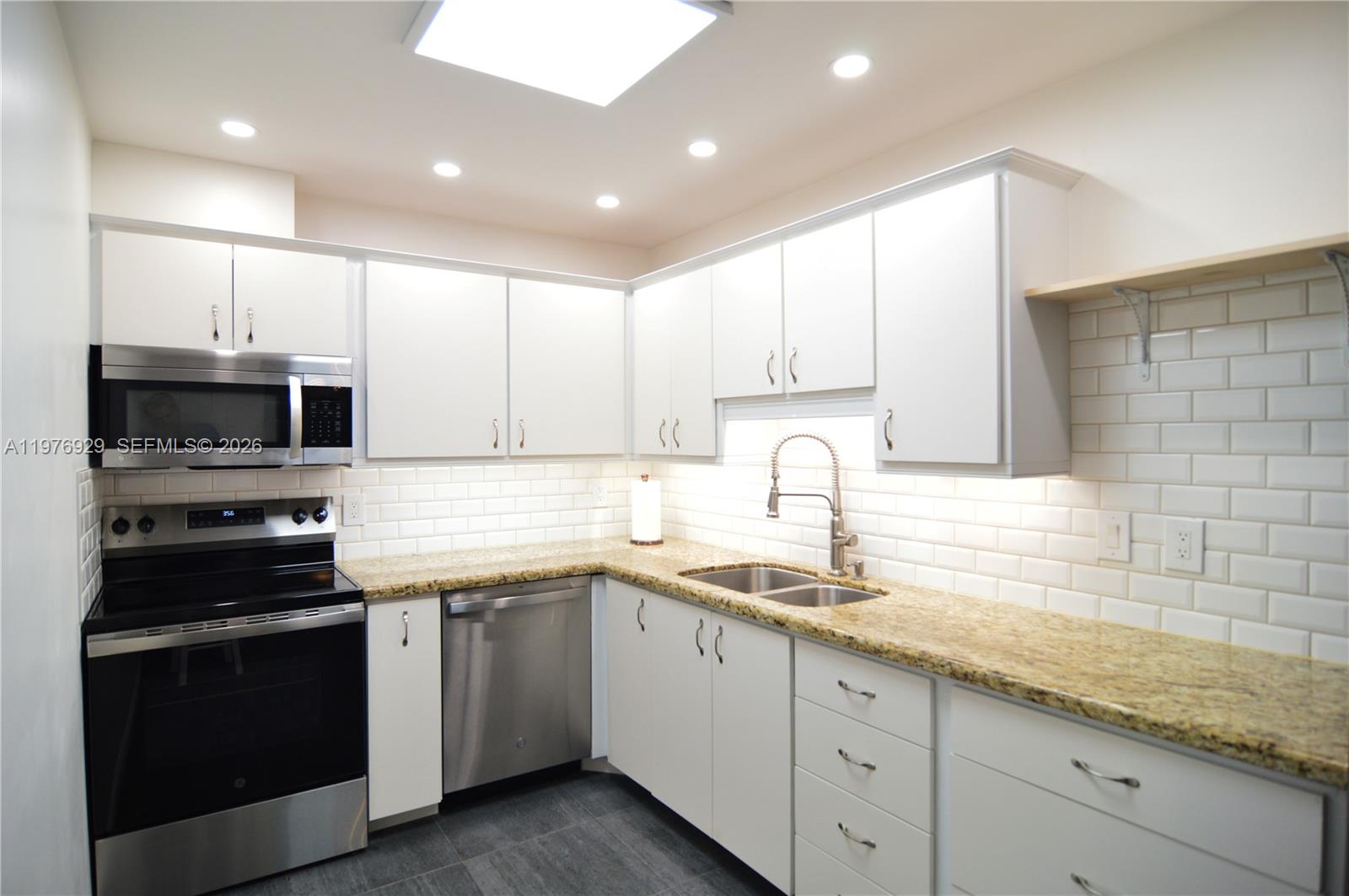 LIMETREE CONDO - Residential