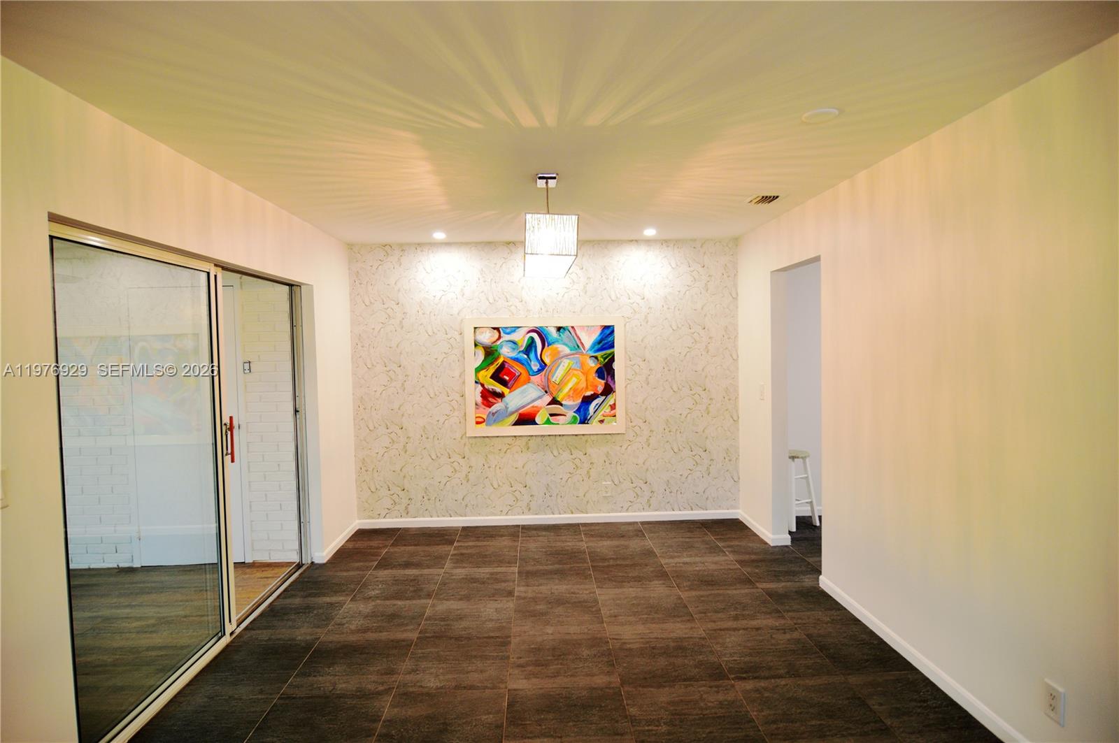 LIMETREE CONDO - Residential