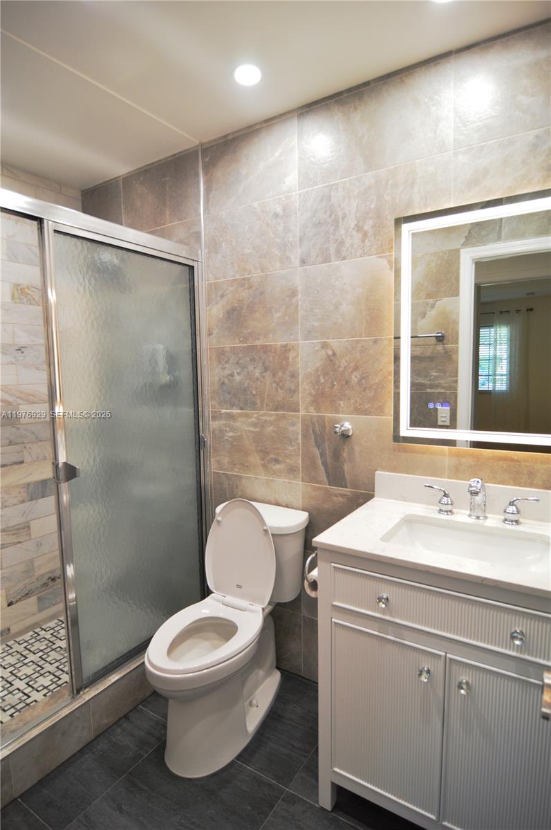 LIMETREE CONDO - Residential