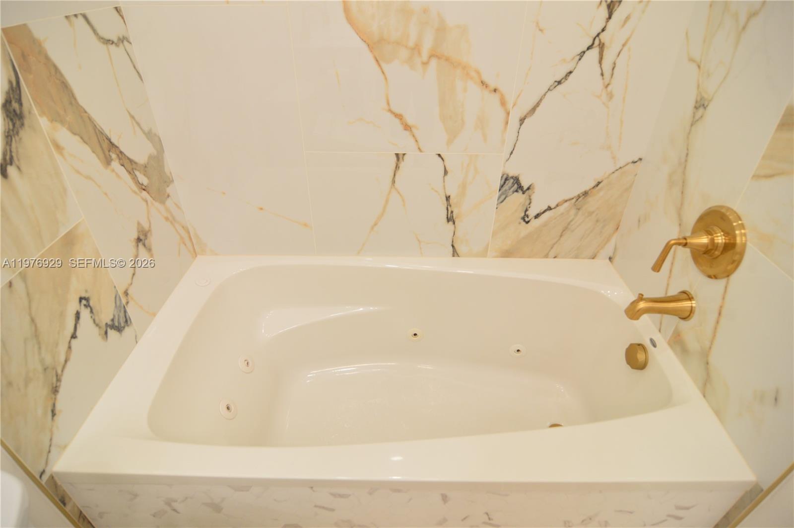 LIMETREE CONDO - Residential