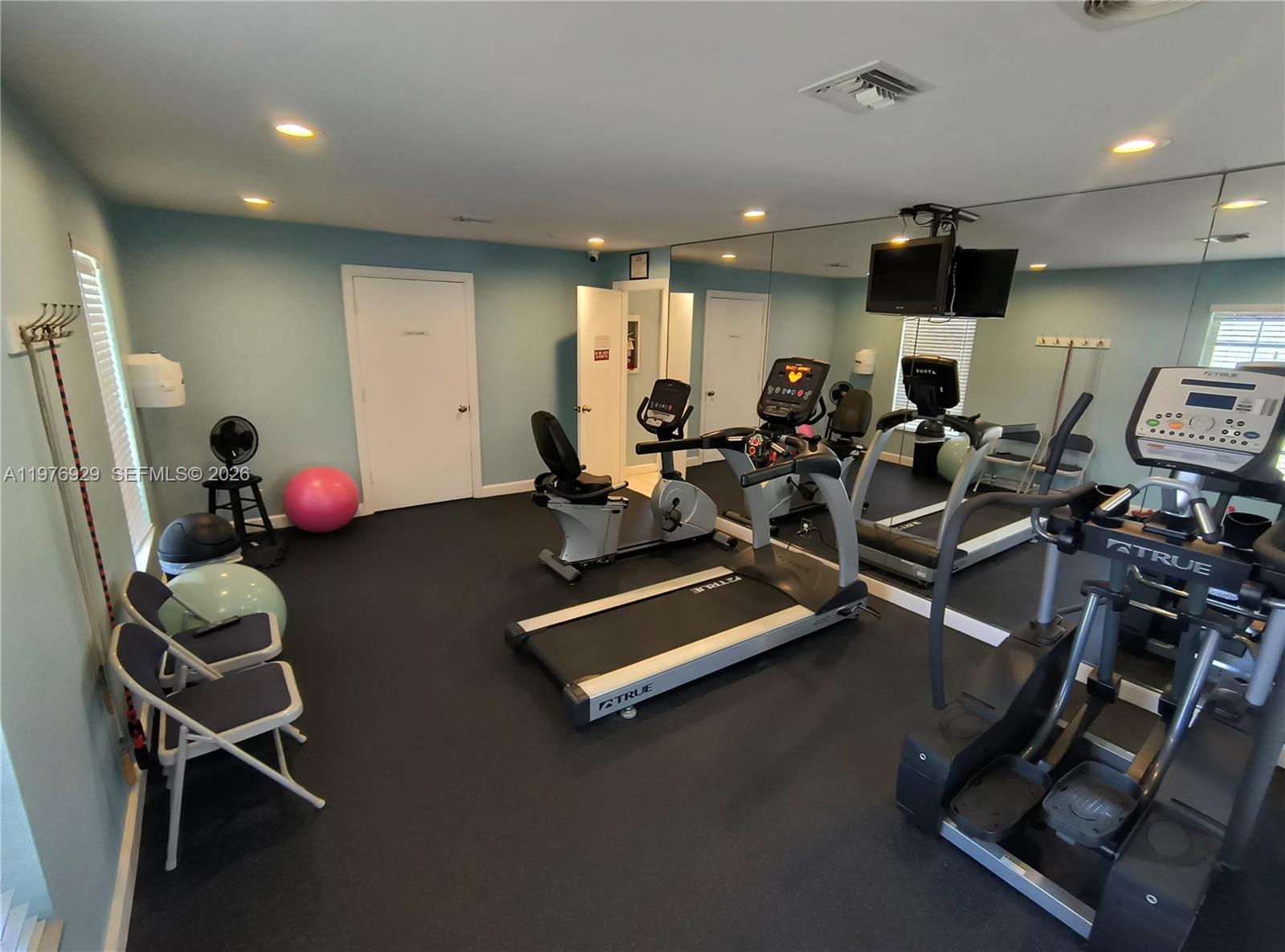 LIMETREE CONDO - Residential