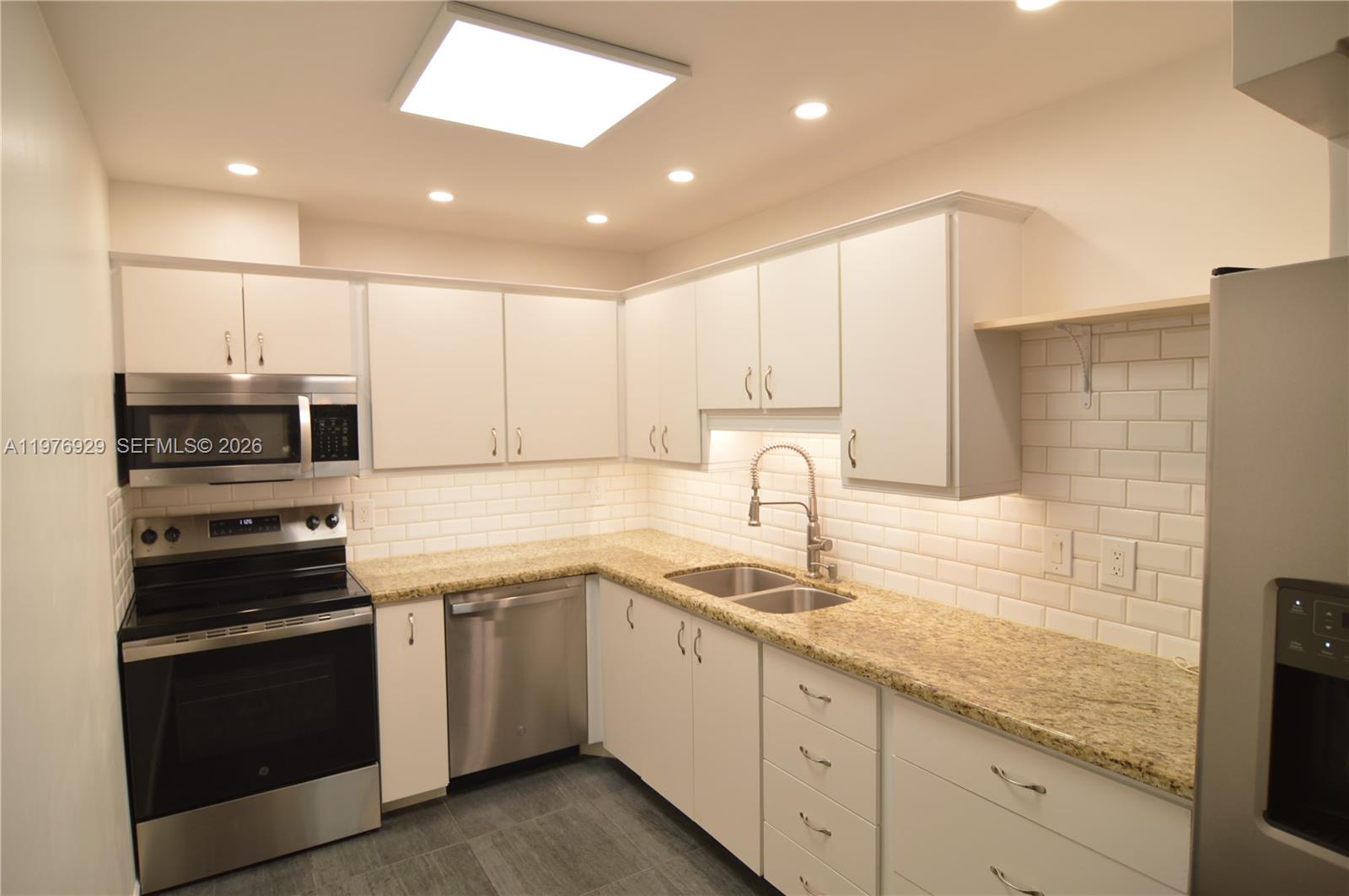 LIMETREE CONDO - Residential