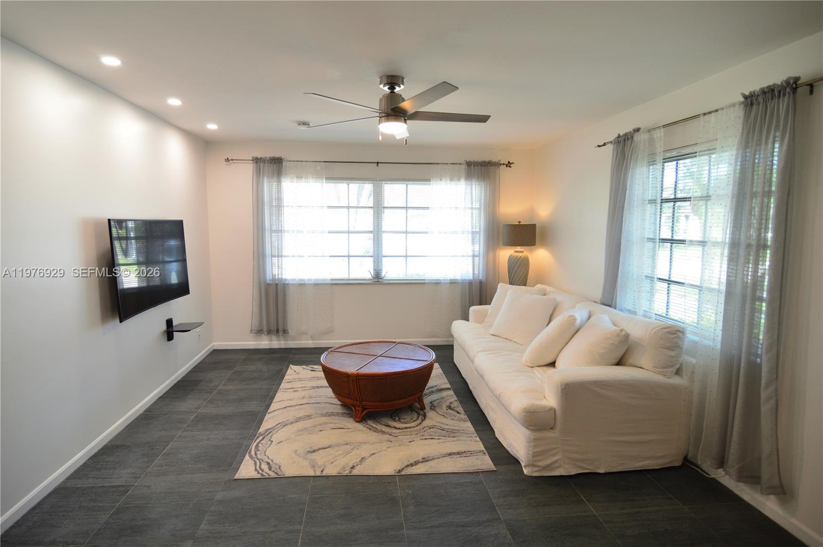LIMETREE CONDO - Residential