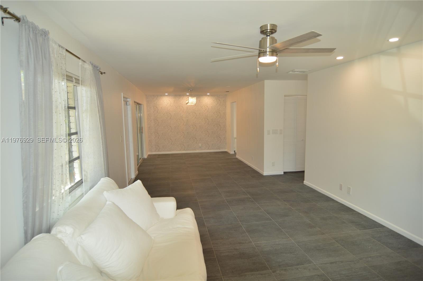 LIMETREE CONDO - Residential