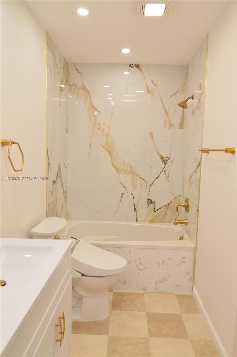 LIMETREE CONDO - Residential
