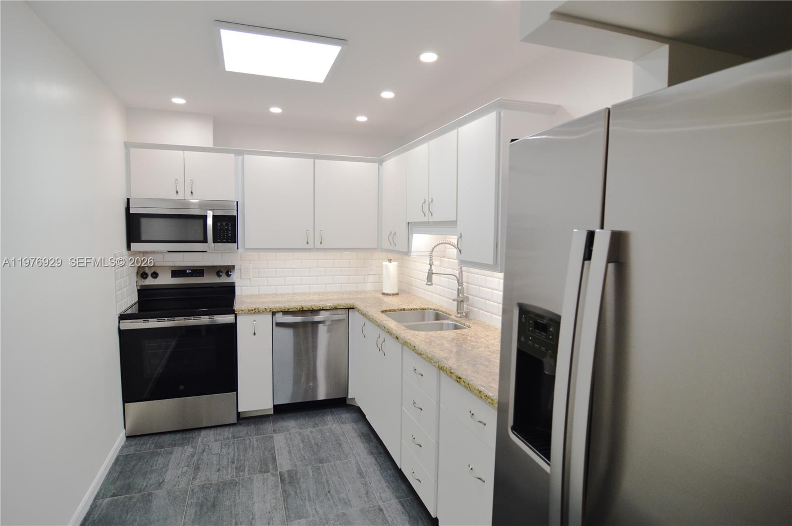 LIMETREE CONDO - Residential