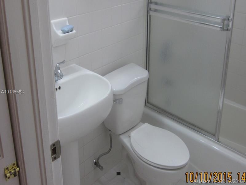 COUNTRY CLUB EST SEC 2 - Residential Lease