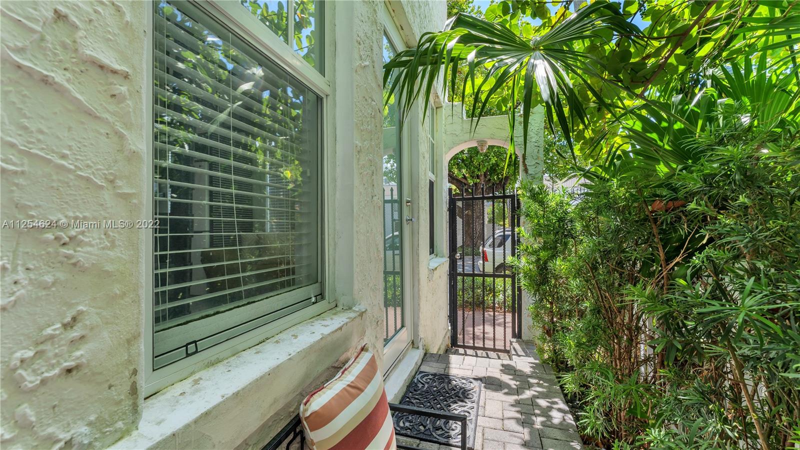 ALL CORNERS CONDO - Residential Lease